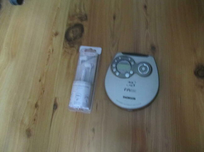 Discman z cyfrowym radiem