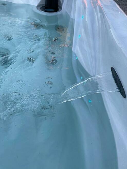 Jacuzzi Ogrodowe Całoroczne Elektryczne Spa z ekspozycji