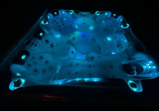 Jacuzzi Ogrodowe Całoroczne Elektryczne Spa z ekspozycji