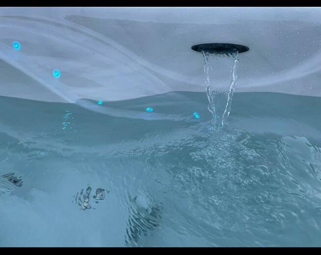 Jacuzzi Ogrodowe Całoroczne Elektryczne Spa z ekspozycji