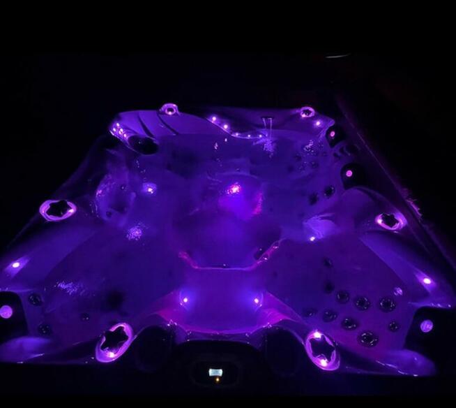 Jacuzzi Ogrodowe Całoroczne Elektryczne Spa z ekspozycji