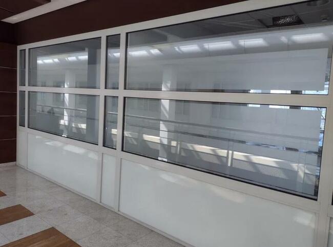 Witryna aluminiowa zewnętrzna 550 x 255 cm okno