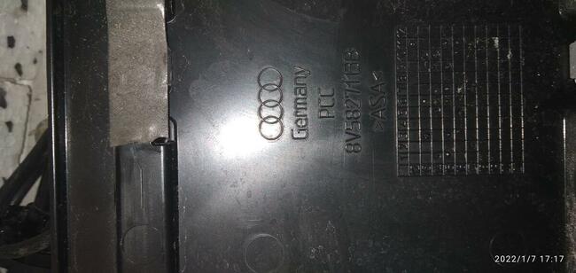 AUDI A3 Ramka pod tablice rejestracyjną 8V5827113B