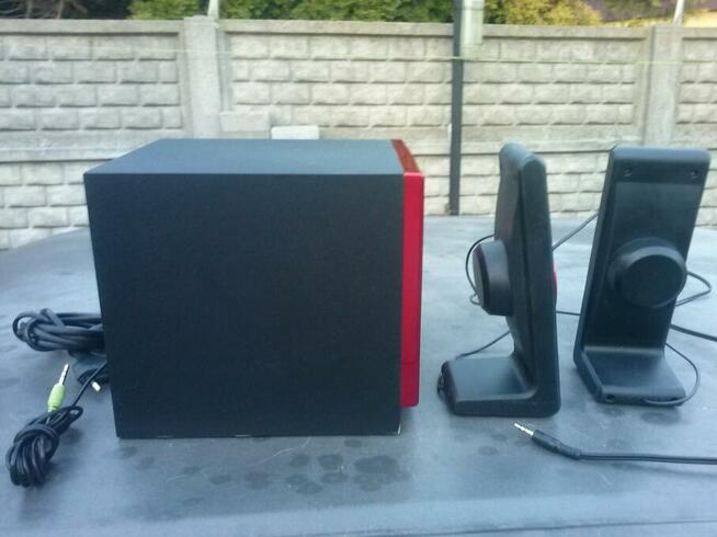 Głośniki komputerowe 2 W z suboorferem 5 W, czerwone, 95 zł.