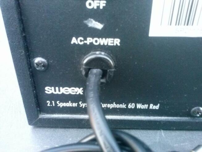 Głośniki komputerowe 2 W z suboorferem 5 W, czerwone, 95 zł.