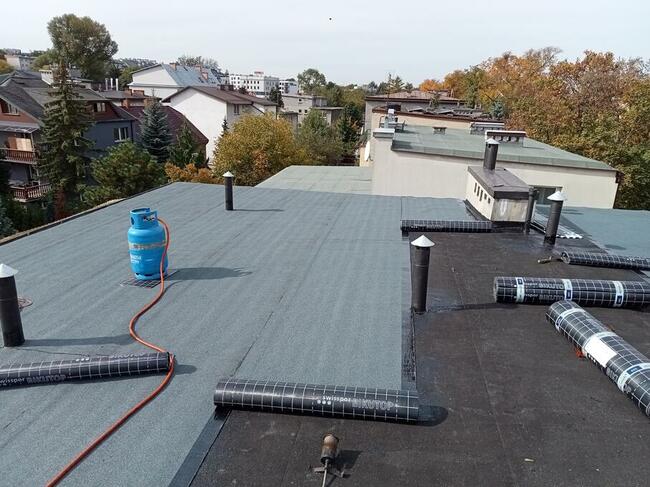 Dach usługi dekarsko blacharskie.