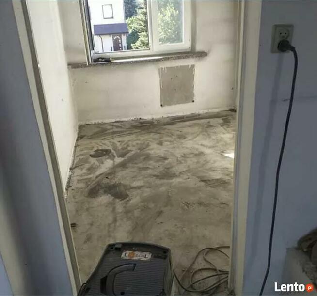 Usuwanie subitu, kleju po kafelkach, lepiku,