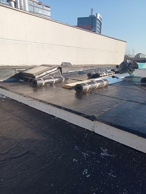 Dach usługi dekarsko blacharskie.