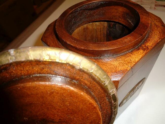 Pojemnik drewniany z polisanderu - rzemiosło Indie