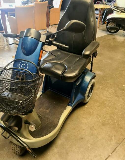 Skuter elektryczny dla osoby starszej lub niepełnosprawnej
