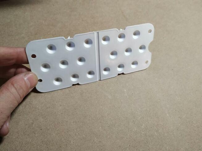 Panel separacyjny do prefabrykatów betonowych plastikowy