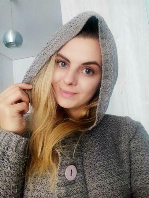 Ciepły szary sweter z kapturem