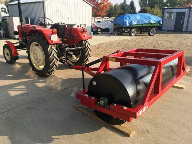 Wał łąkowo-uprawowy polowy ciągano-zawieszany