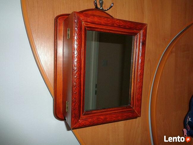 Skrzynka na klucze z lusterkiem