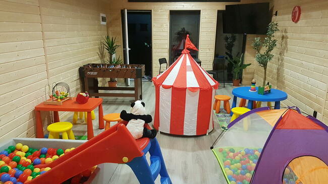 Osada Wypoczynku Jantar - Domki z Basenem, Sauną i Jacuzzi