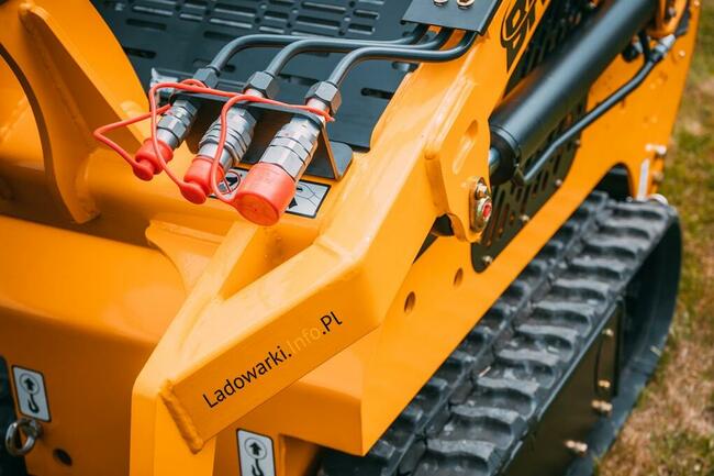 Ładowarka gąsienicowa Berger Kraus 323T Honda GX690 22,1 KM