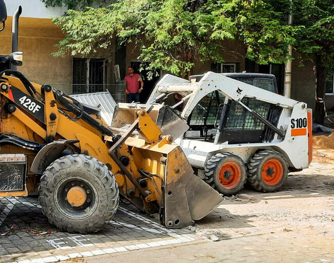 Miniładowarka Bobcat S100 S450 wynajem usługi budowa ogrody