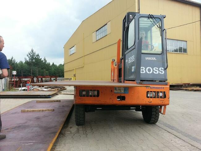 wielokierunkowy wózek widłowy boczny używany z podporami -