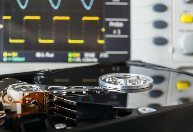 Odzyskiwanie danych z dysku twardego HDD oraz dysku SSD