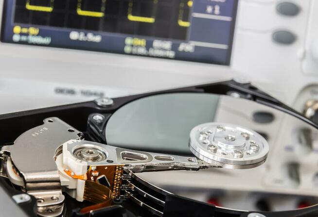 Odzyskiwanie danych z dysku twardego HDD oraz dysku SSD