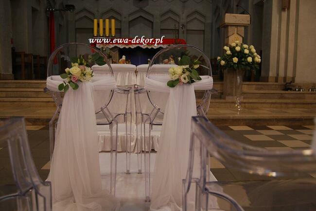 dekoracja kościoła na ślub
