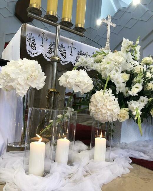 dekoracja kościoła na ślub