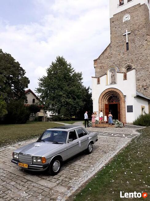 Zabytkowy Mercedes W 123 do ślubu i nie tylko