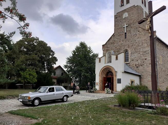 Zabytkowy Mercedes klasyk do ślubu.