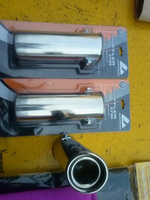 Końcówki wydechu, nakładki pasów, mieszek dźwigni biegów.