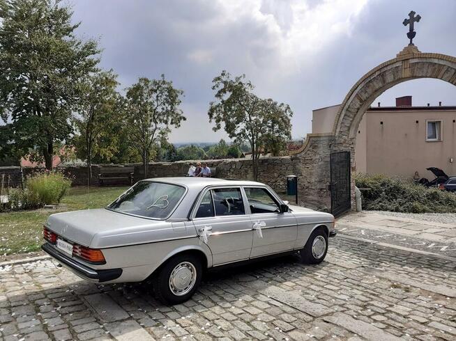 Zabytkowy Mercedes klasyk do ślubu.