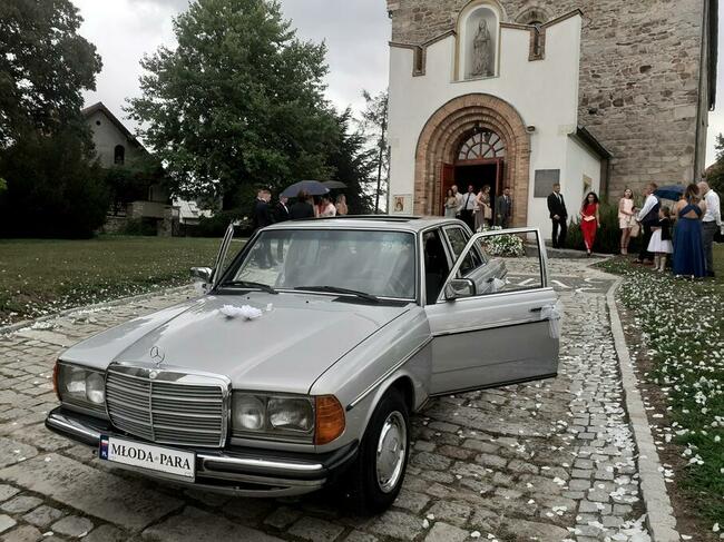 Zabytkowy Mercedes klasyk do ślubu.