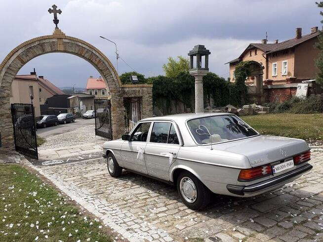 Zabytkowy Mercedes klasyk do ślubu.