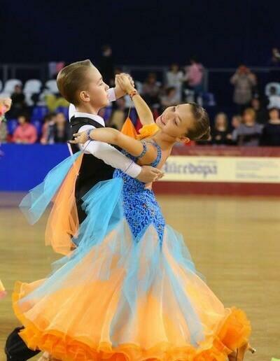 Taniec Towarzyski i Dużo Więcej Atrakcyjnych Kursów