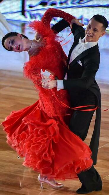 Taniec Towarzyski i Dużo Więcej Atrakcyjnych Kursów