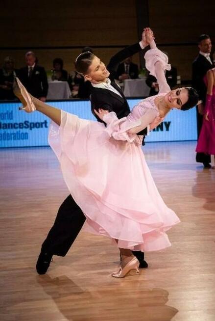 Taniec Towarzyski i Dużo Więcej Atrakcyjnych Kursów