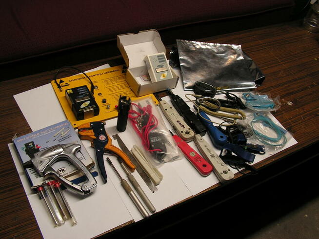 Telekomunikacujny osprzęt montera