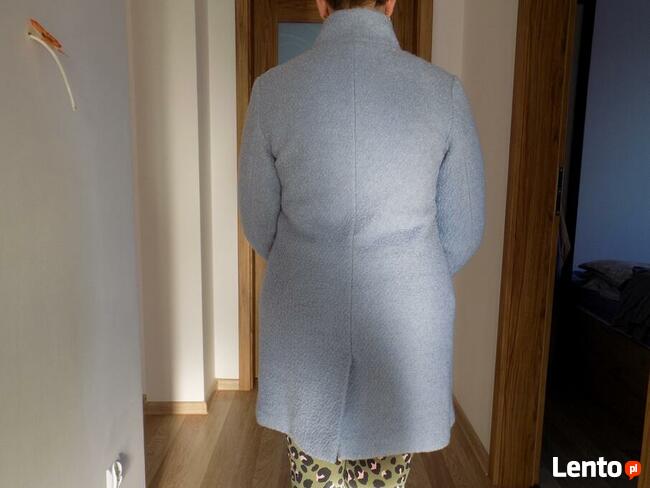 NIEBIESKI PŁASZCZYK