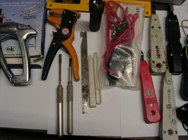 Telekomunikacujny osprzęt montera