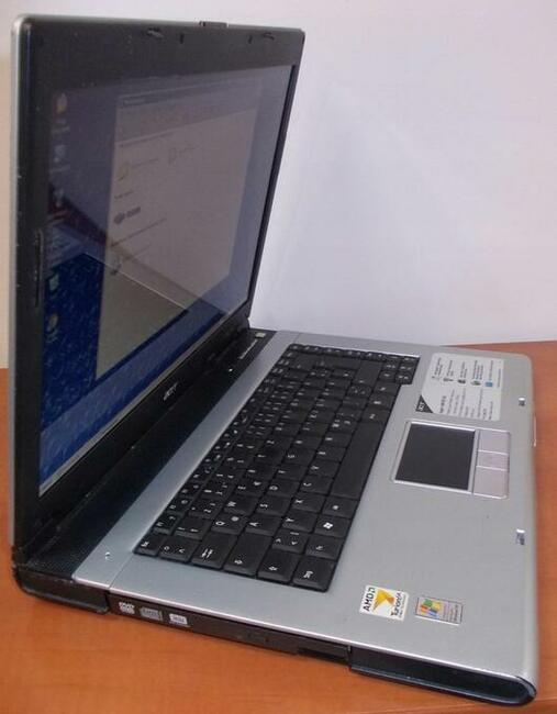 Laptop z zasilaczem Sprawny gotowy do używania