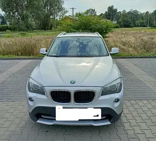 Sprzedam srebrne BMW X1 w świetnym stanie