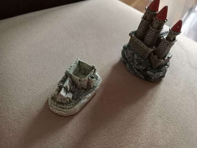 Sprzedam mały zamek do akwarium