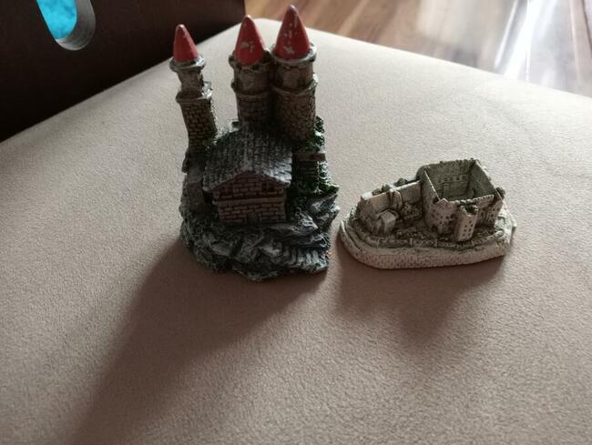 Sprzedam mały zamek do akwarium