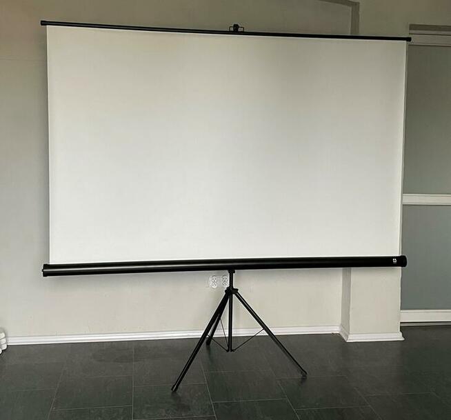 Projektor rzutnik EPSON i EKRAN F-VAT na wynajem wynajmę