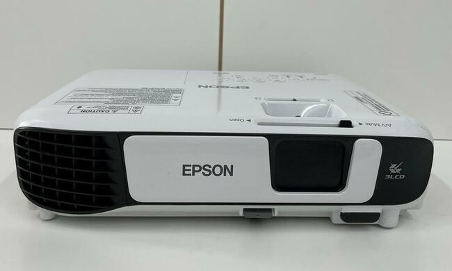 Projektor rzutnik EPSON i EKRAN F-VAT na wynajem wynajmę