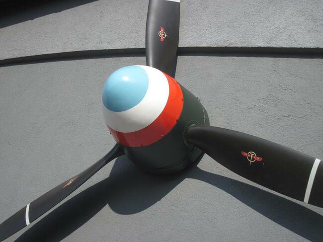 Renowacja i odbudowa śmigieł samolotu części na ekspozycje .