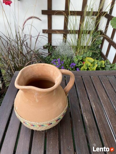 Dzbanek gliniany/ nieszkliwiony/ rękodzieło/ zdobiony jutą