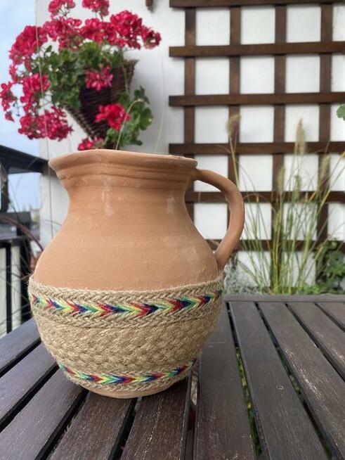 Dzbanek gliniany/ nieszkliwiony/ rękodzieło/ zdobiony jutą