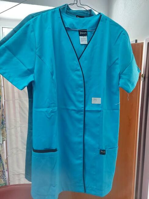 Odzież biała labolatoryjno-medyczna.