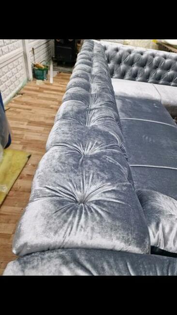 Chesterfield głęboko pikowany srebro kwadraciak