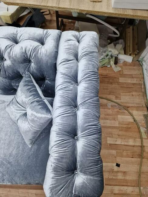 Chesterfield głęboko pikowany srebro kwadraciak